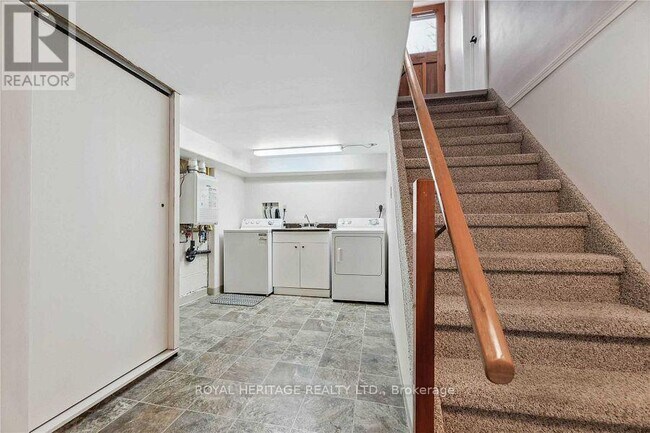 Photo - 115 Albert St N