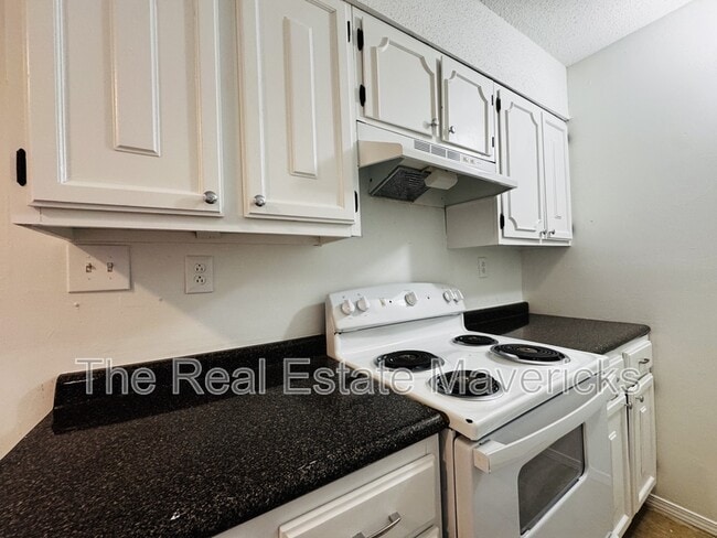 Photo - 925 Shallowford Rd