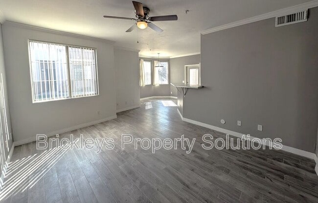 Photo - 1941 S Pierpont Unidad # 1090