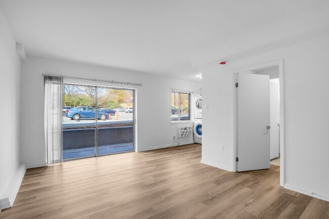 Photo - 4465 MacArthur Blvd NW Unit 4