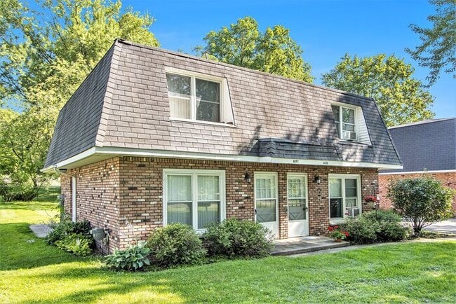 Photo - $1250 /2-bedr/1.5 bath town house duplex; tenant pays only electric (Kalamazoo)