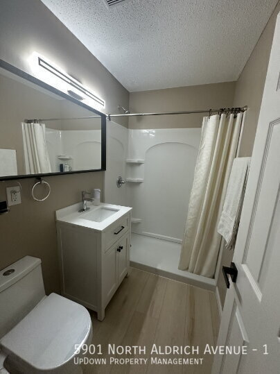 Photo - 5901 N Aldrich Ave Unidad 1