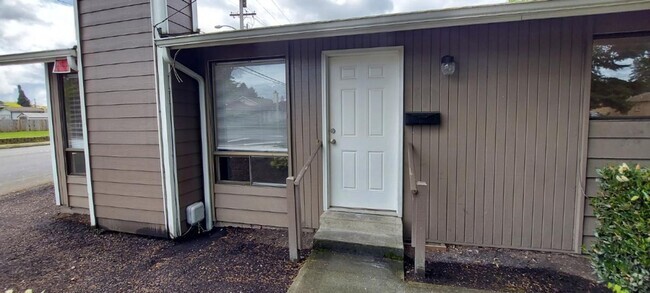 Building Photo - 1520 E Main St Unit C Rental