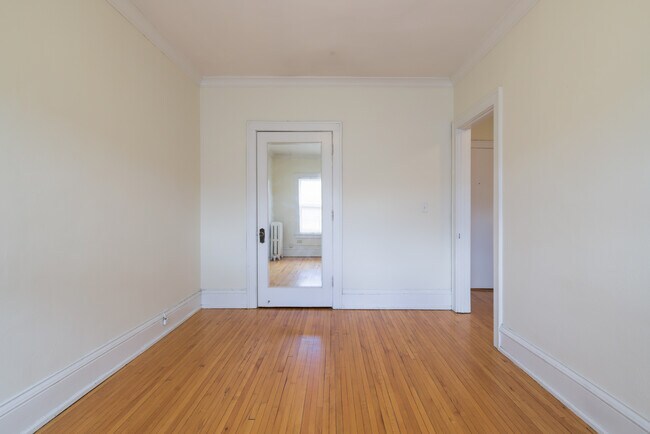 Photo - 1929 Fremont Ave S