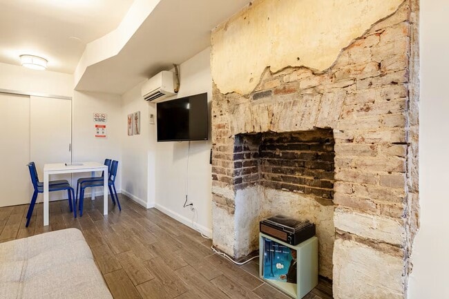 Photo - 619 10th St NE