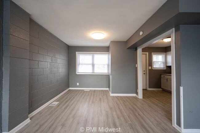 Photo - Cozy 2 Bedroom Apartment in Indianapolis w...