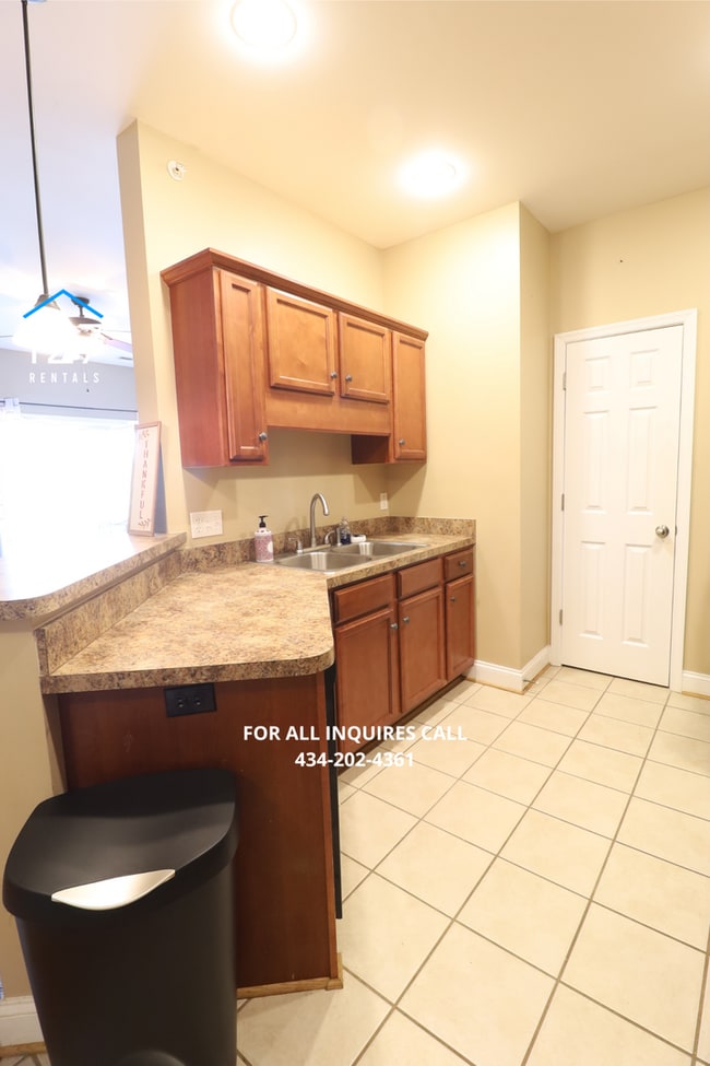 Photo - 3-Bedroom, 2-Bath with Pool Access, Private Patio & Walkable Dining! Unidad 201