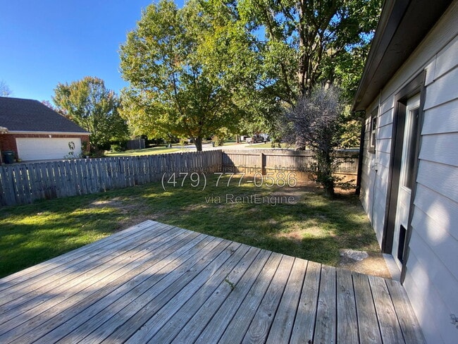 2831 Strawberry Dr