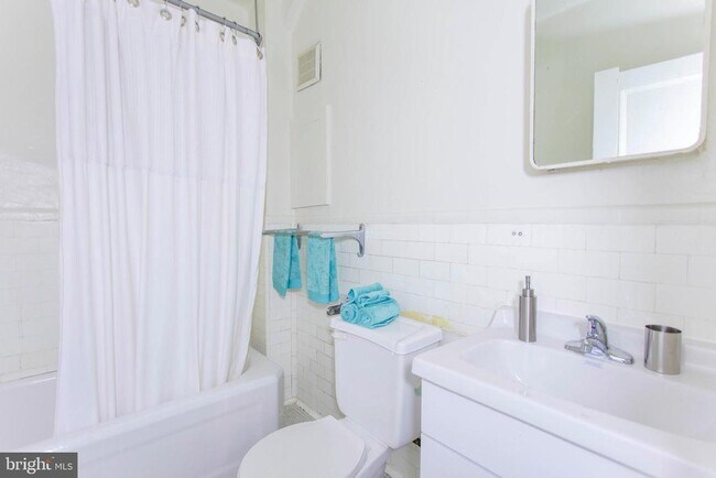 Photo - 1229 Chestnut St Unit 319