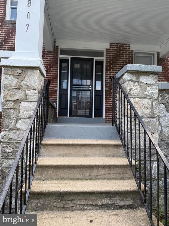 Building Photo - 2807 Presstman St Rental