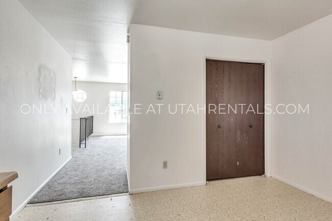255 E Center St Unit 11
