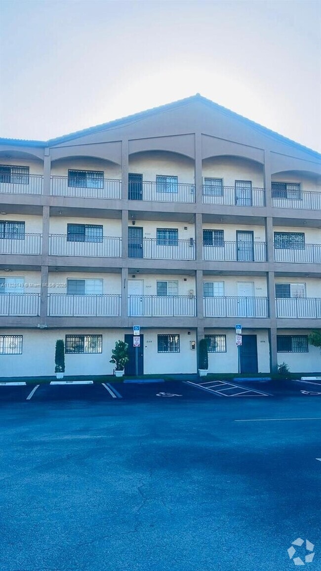 Building Photo - 8851 NW 119th St Unit 3406-3 Rental