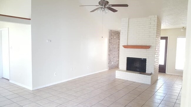 Building Photo - 10423 Tenneco Dr Rental