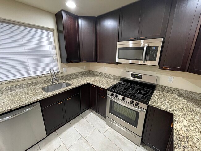 Photo - 5790 Roosevelt Way NE