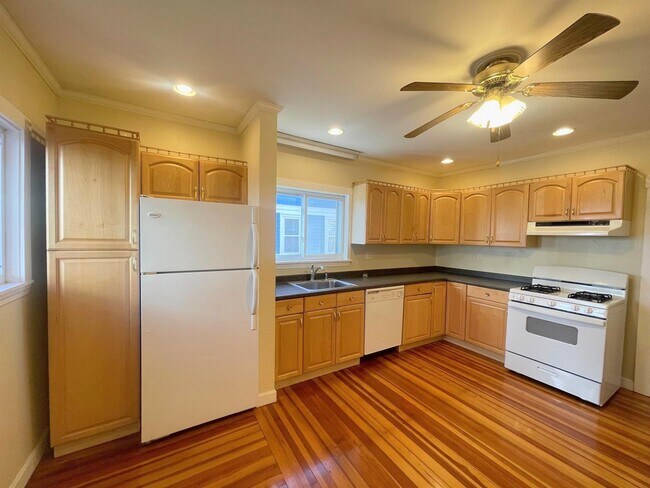 Building Photo - 41 Walker St Unit 1 Rental