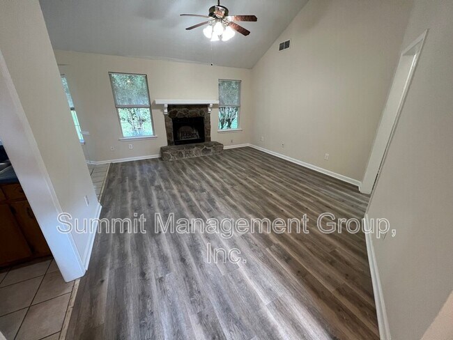 Photo - 555 Cowan Rd