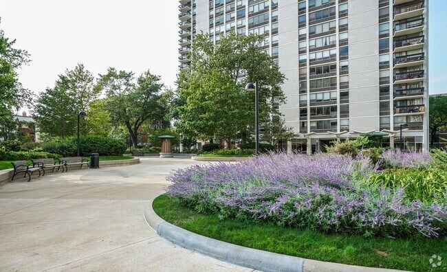 Building Photo - Nice 1 bedroom Condo in Gold Coast/Old Town
