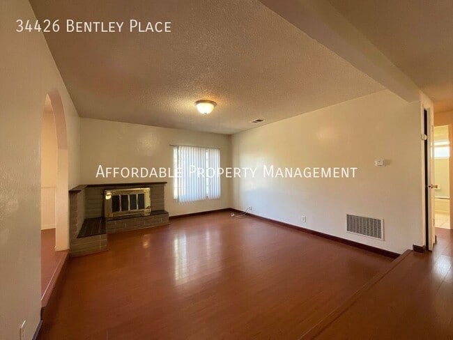 Photo - 34426 Bentley Pl