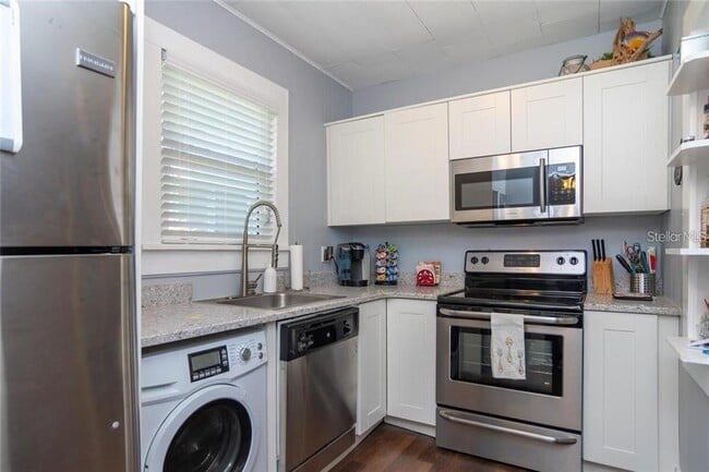 Photo - 610 8th St N