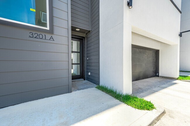 Photo - 3201 St Emanuel St