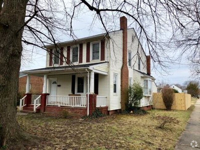 Building Photo - 4 bed 2 bath house in Rva North Side! Laun...