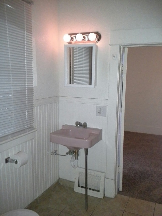 Photo - 770 Cottage St NE