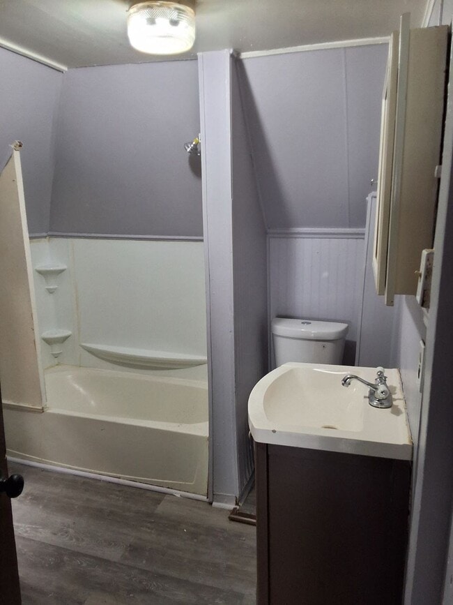 Photo - 119 Thompson St