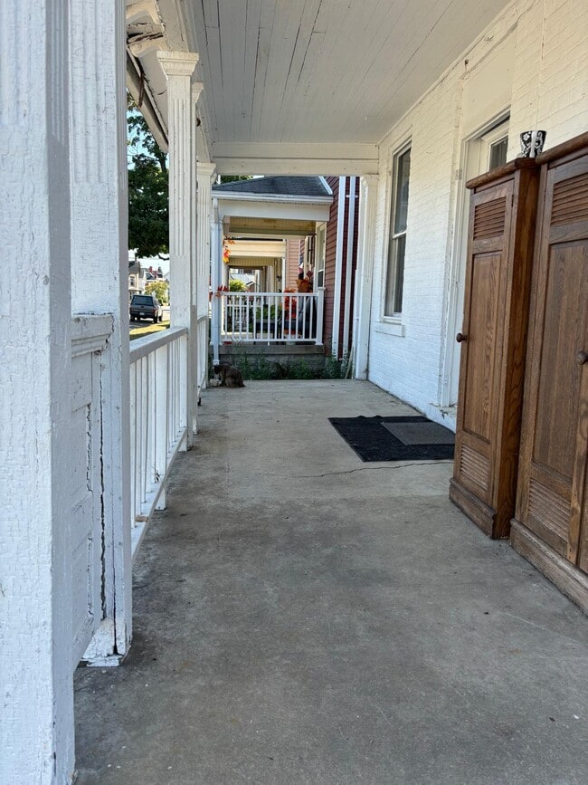 Building Photo - 533 W Greene St