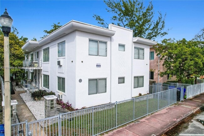 Building Photo - 855 80th St Unit 2