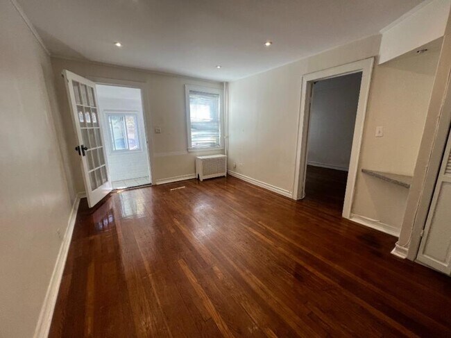 Building Photo - 2 bedroom in SUNNYSIDE NY 11104 Unit 1