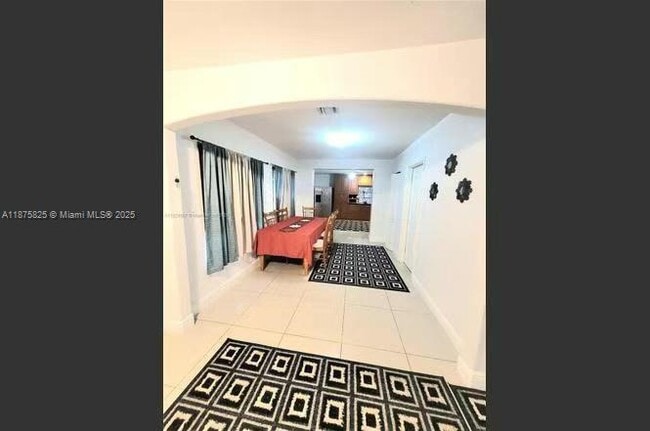 Photo - 1132 Moffett St