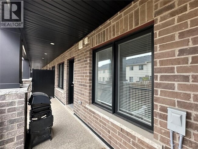 Photo - 160 Rochefort St.