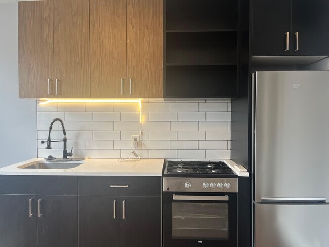 Building Photo - 87 Romaine Ave Unit 6