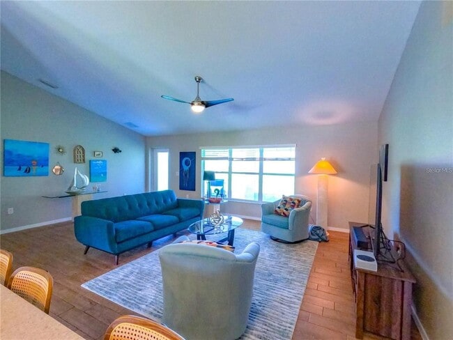 Photo - 421 Londrina Dr