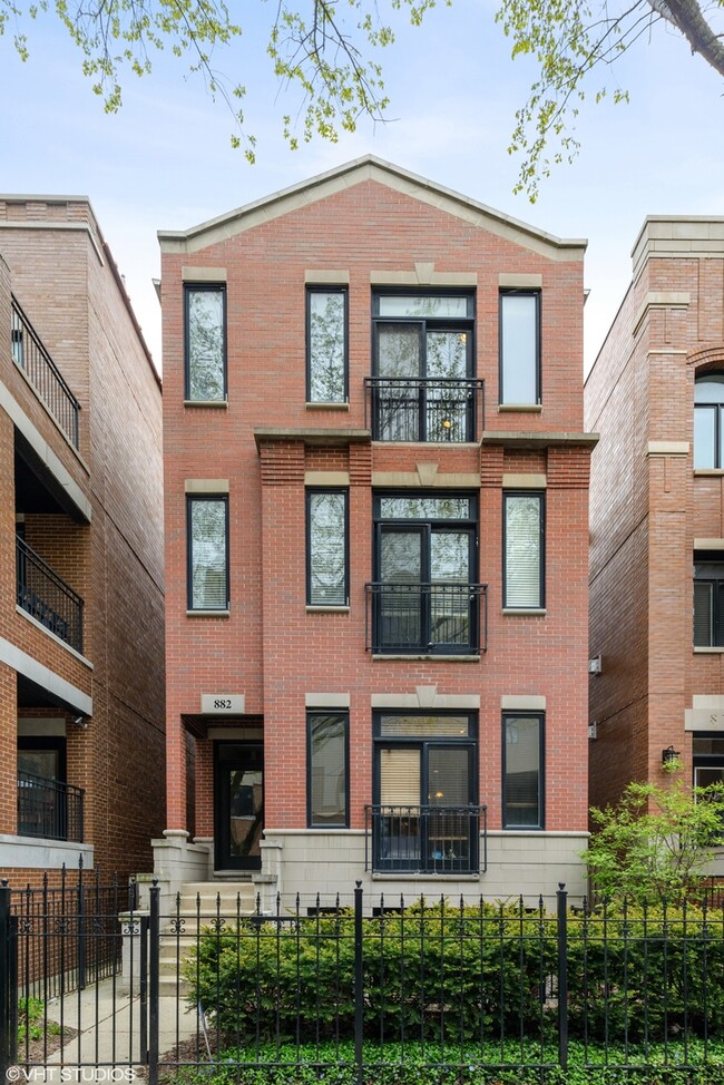 Building Photo - 882 W Lill Ave Unit 1