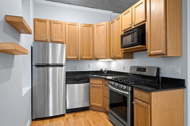 Photo - 825 N Winchester Ave Unit 1R