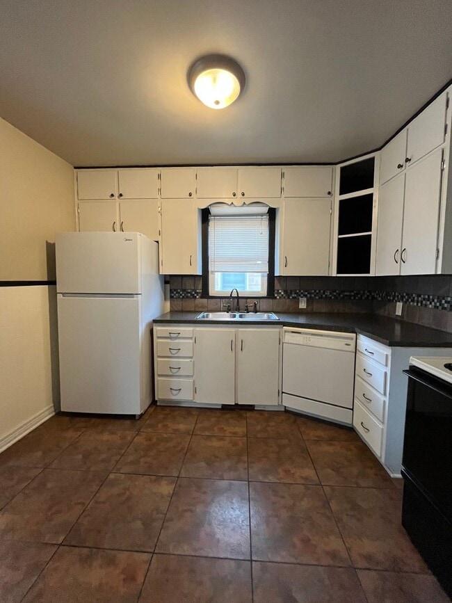 Photo - 605 W Iowa Ave