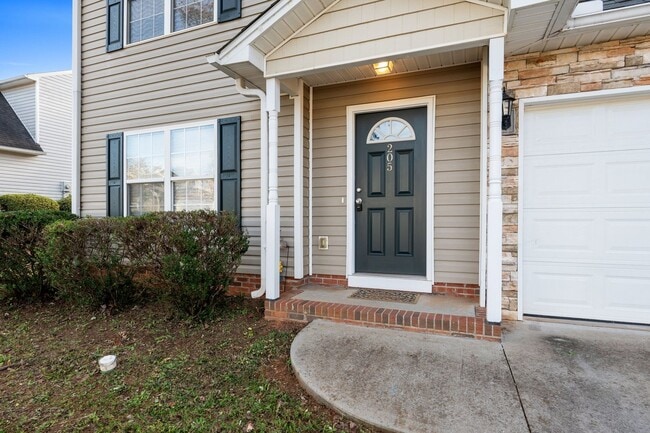 Photo - Spacious 4 BR, 2.5 BA, Master BR on Main, Conveniently Located Between Greenville and Spartanburg
