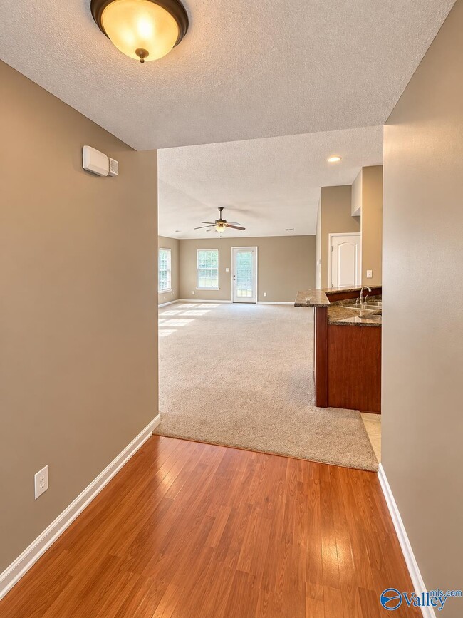 409 Summer Cove Cir NW