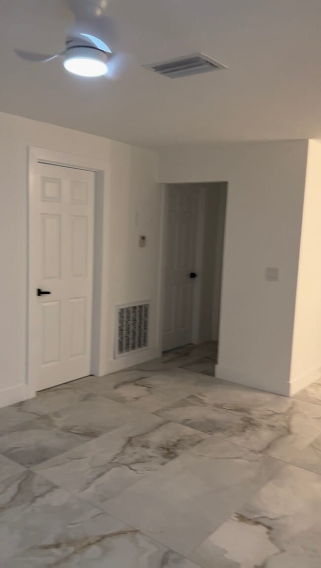 Building Photo - 5911 NW 19th Ct