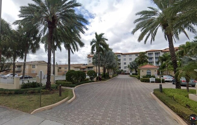 Building Photo - 4350 NW 79th Ave Unit 2D