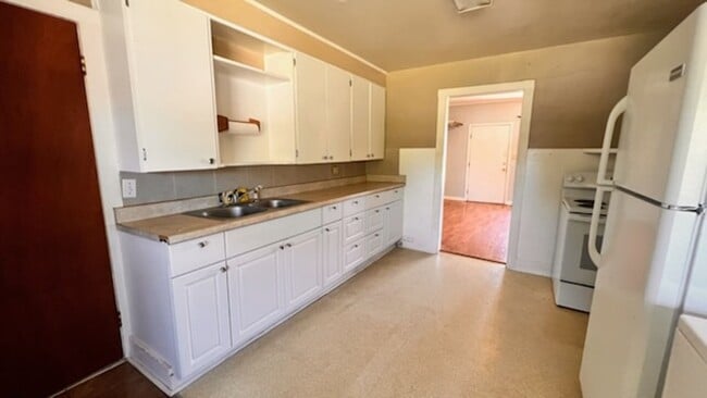 Building Photo - 2521-2523 E Sharp Ave Unit 2523 E. Sharp Ave