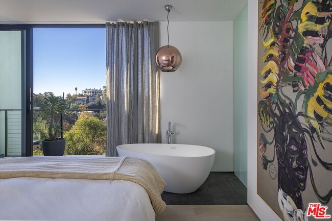 Building Photo - 2635 Hargrave Dr