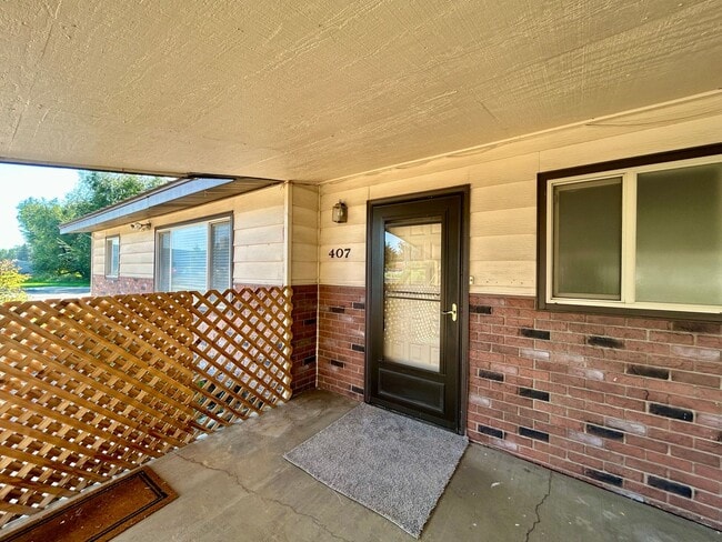 Building Photo - Can't Miss Home Near KVH