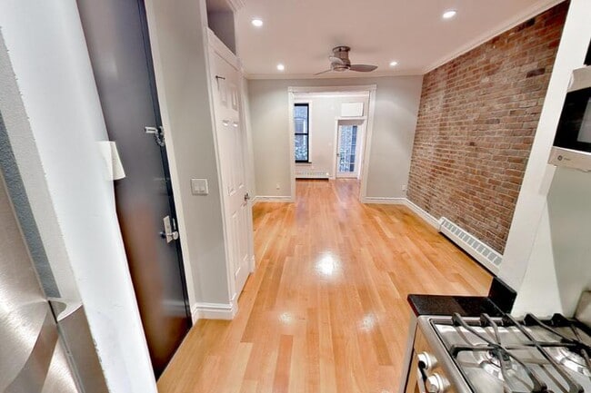 Building Photo - 219 E 28th St Rental