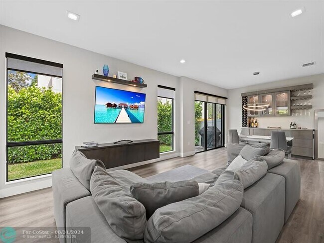 Photo - 340 SW 16th St