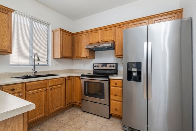 Building Photo - Beautiful 3 bedroom patio home with open f...