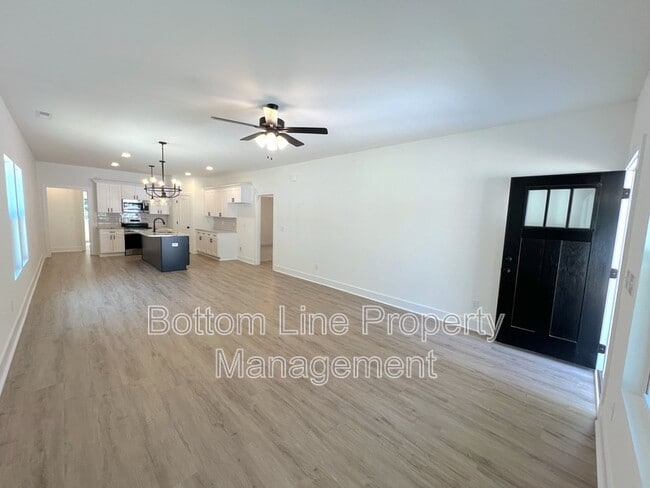 Photo - 427 Mint St