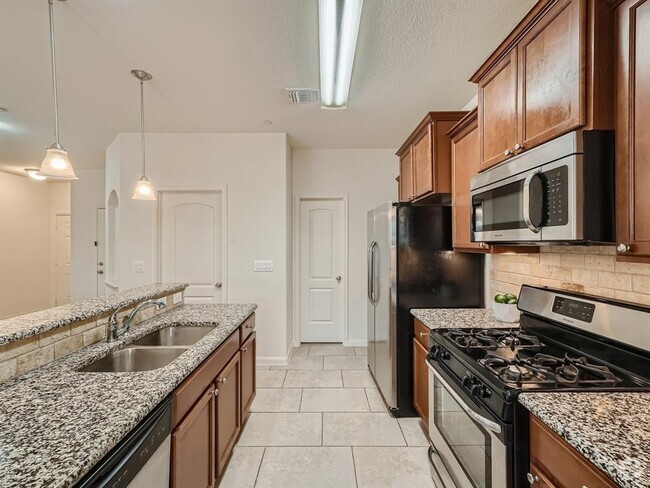 Building Photo - 1620 Bryant Dr Unit 302 Rental