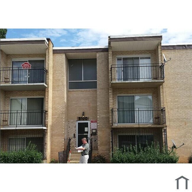 Photo - 5100 F St SE
